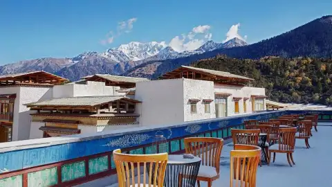 2026日喀则旅游住宿攻略：扎什伦布寺景观酒店、供氧设施与外宾接待选择指南