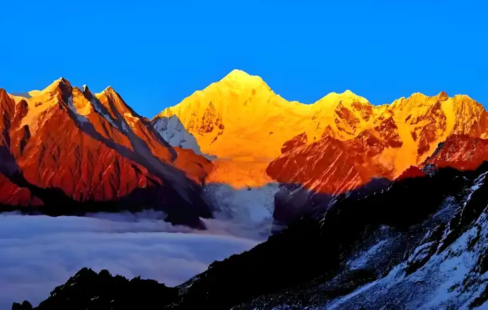 贡嘎雪山