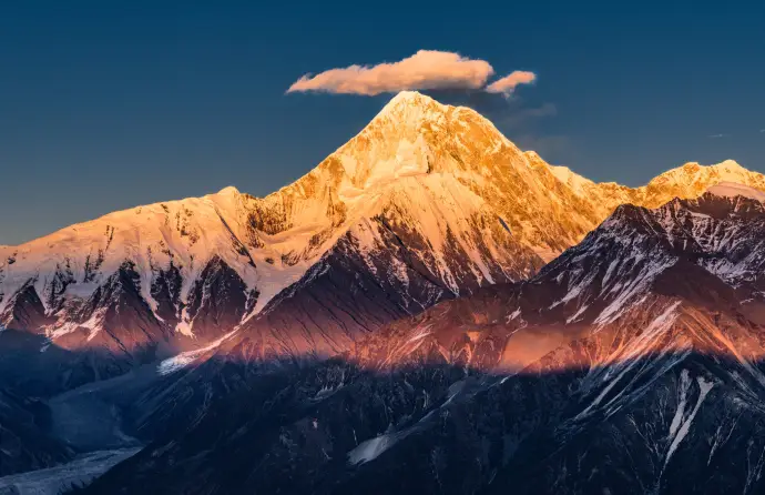 贡嘎雪山