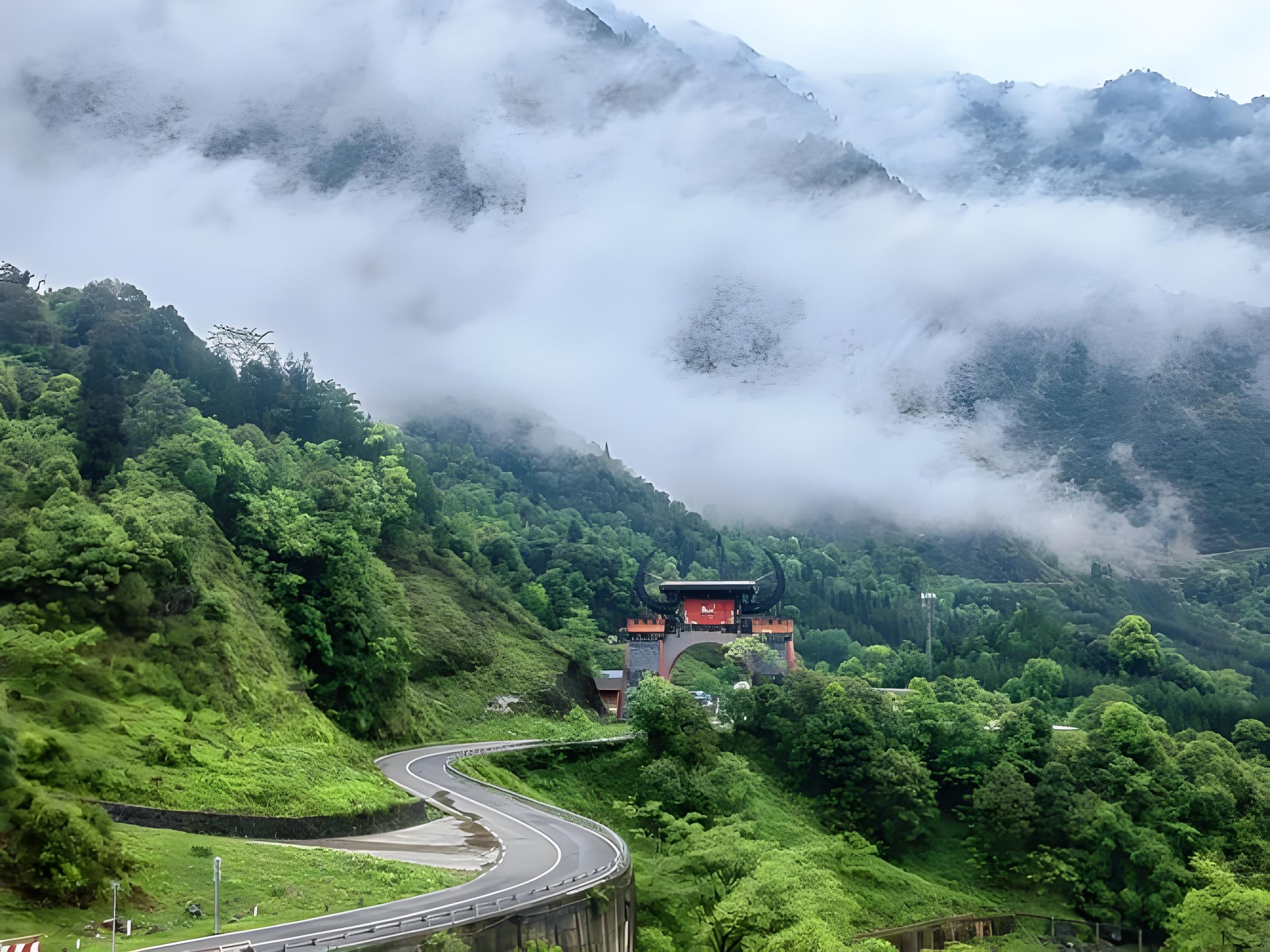 峨眉山/乐山什么时候去最好？金顶日出云海概率与乐山大佛游船停航全解析