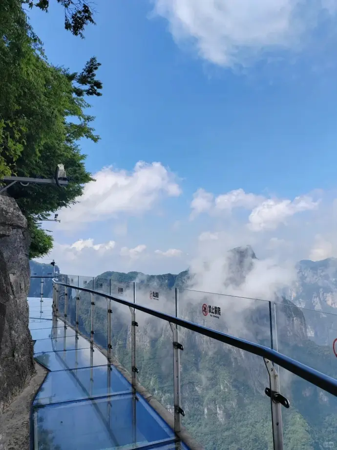 天门山玻璃栈道