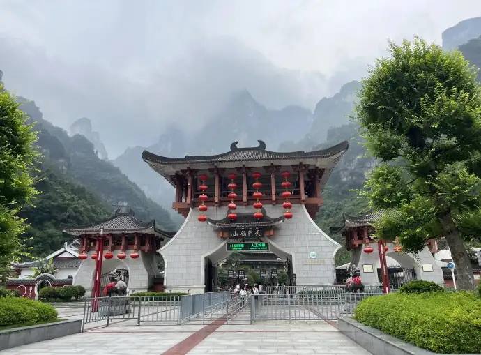 天门山景区大门