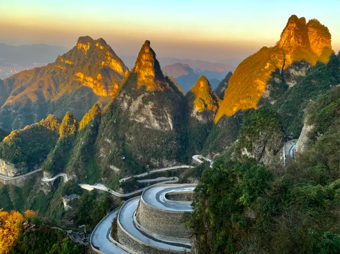 天门山盘山公路