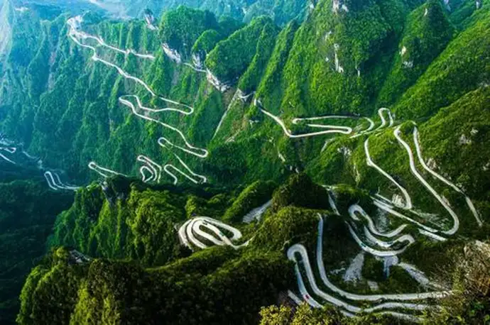 天门山盘山公路