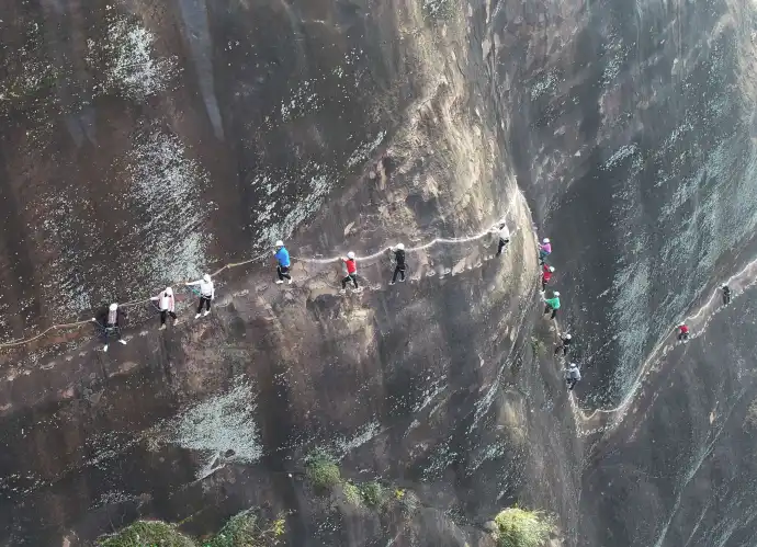 大岩壁飞拉达