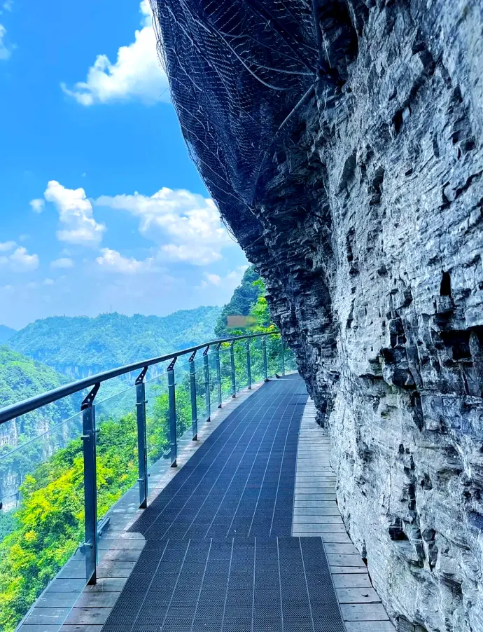 矮寨大桥悬崖栈道