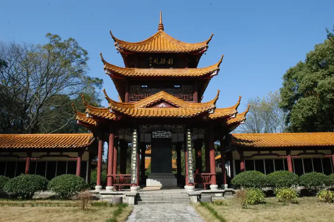 招屈亭