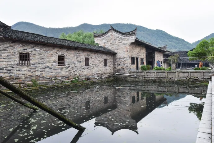 张谷英村