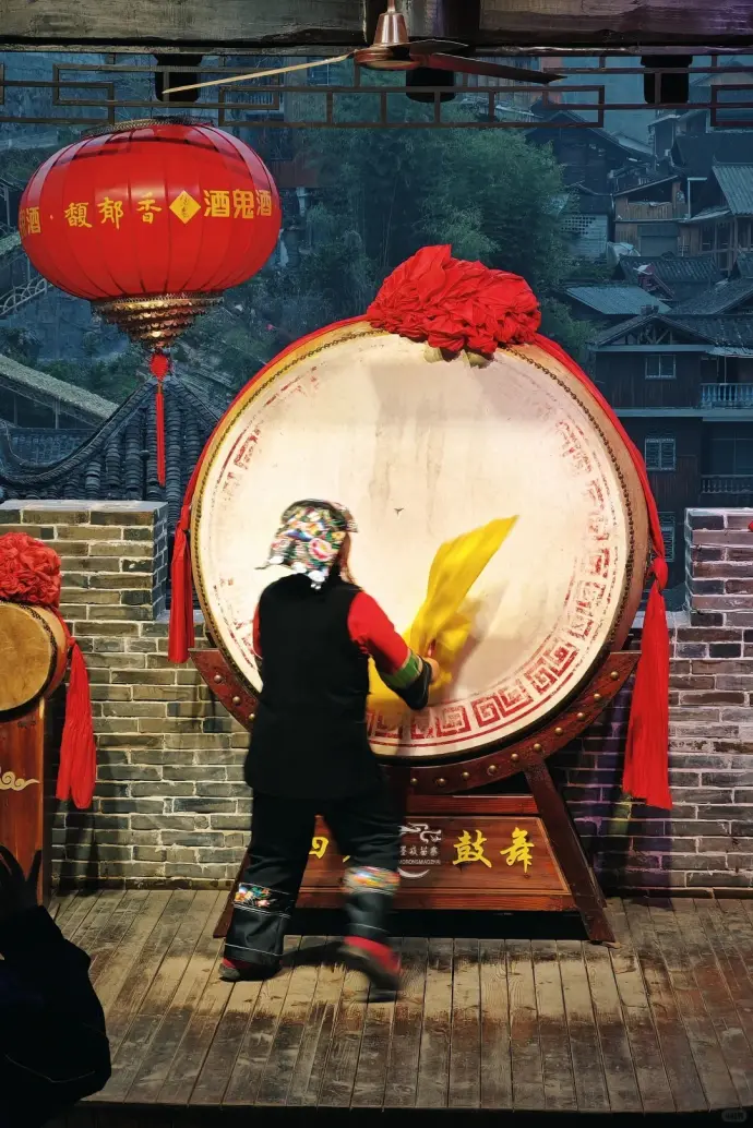 墨戎苗寨鼓舞