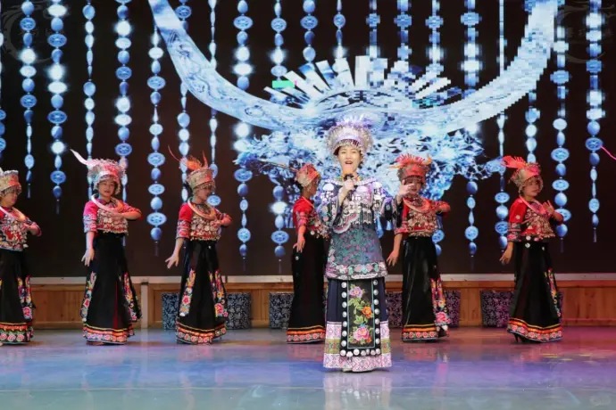 苗族表演
