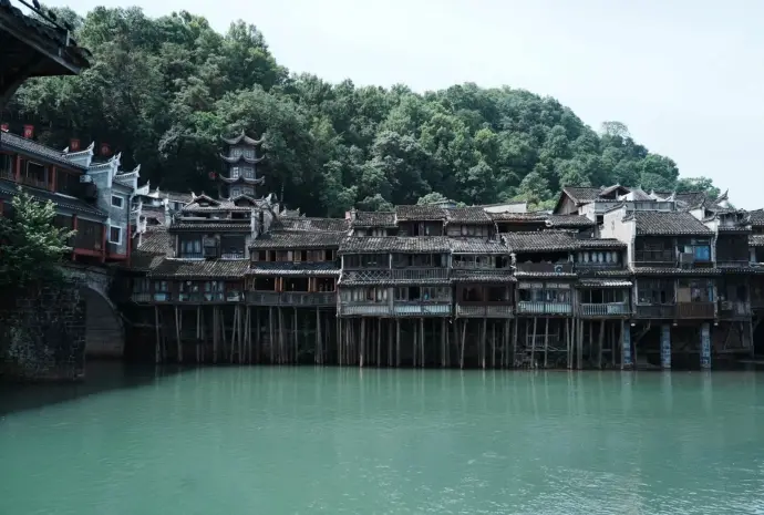 吊脚楼