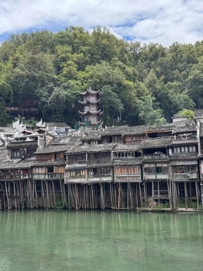 凤凰古城