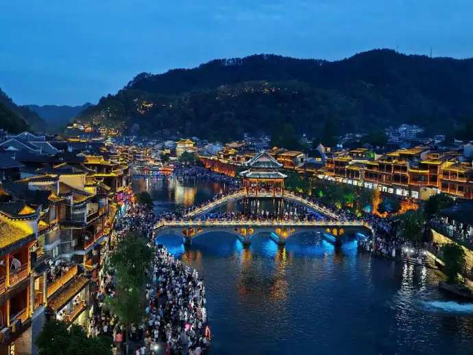 凤凰古城夜景