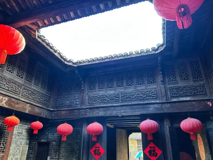 张谷英村