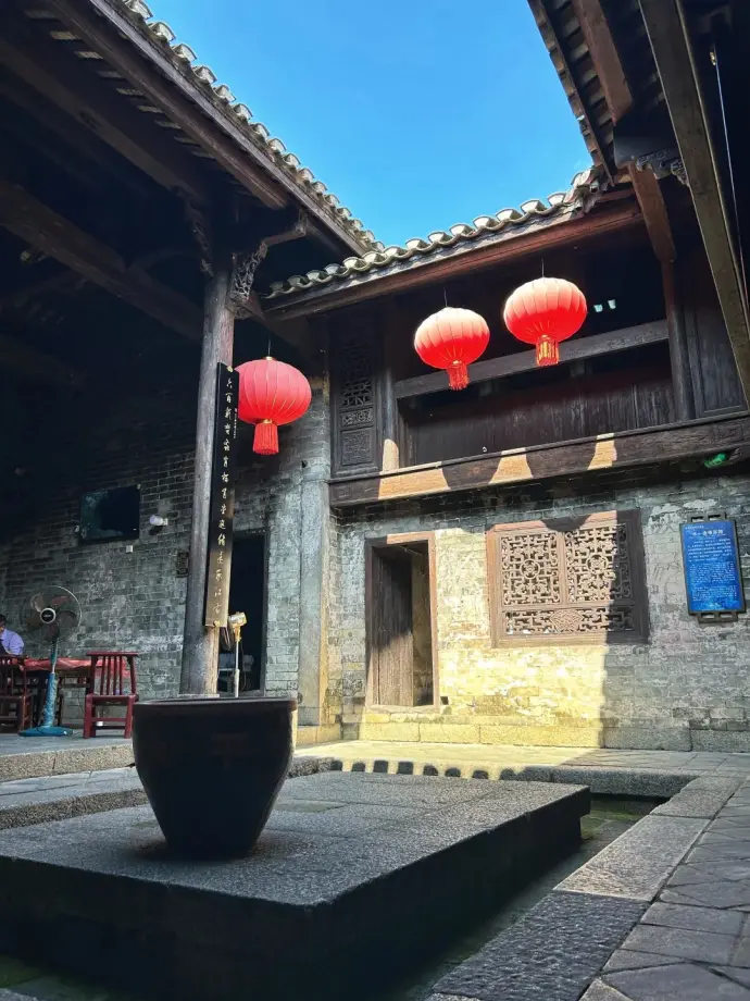 张谷英村