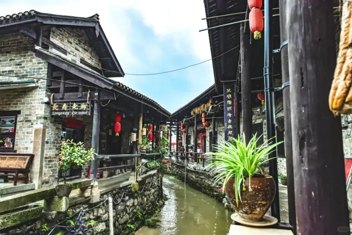 张谷英村