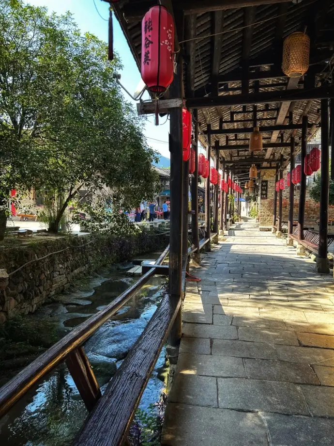 张谷英村